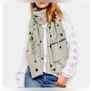 Victoria’s Secret NWOT grey wool acrylic blend star scarf